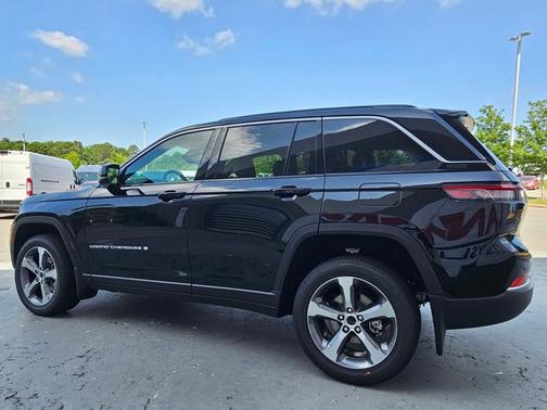 Diamond Black Crystal Pearlcoat 2026 Jeep Grand Cherokee Limited