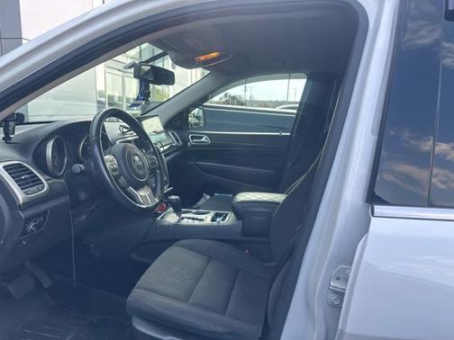 Bright White 2013 Jeep Grand Cherokee Laredo