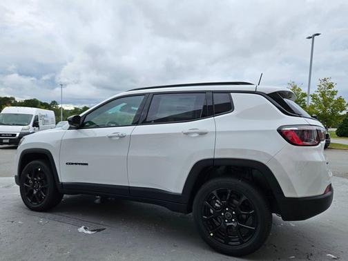 2026 Jeep Compass Latitude Altitude