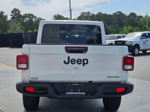 Bright White Clearcoat 2026 Jeep Gladiator Sahara