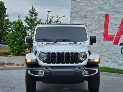 2024 Jeep Gladiator Sport S