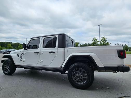 2024 Jeep Gladiator Sport S
