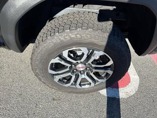 2024 GMC Canyon 4WD AT4