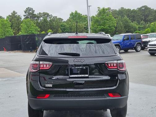Diamond Black Crystal Pearlcoat 2026 Jeep Compass Latitude
