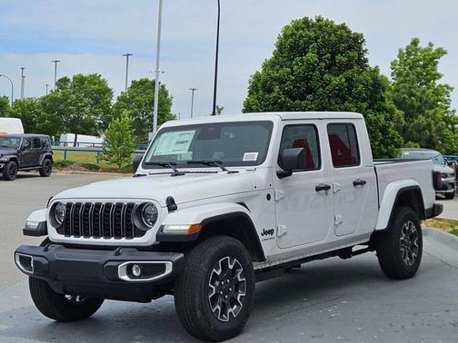 Bright White Clearcoat 2026 Jeep Gladiator Sahara