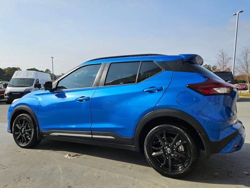 2022 Nissan Kicks SR
