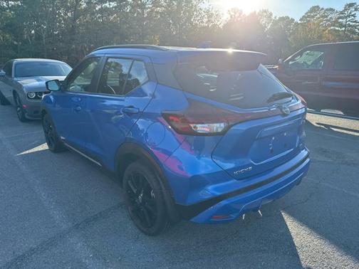 2022 Nissan Kicks SR