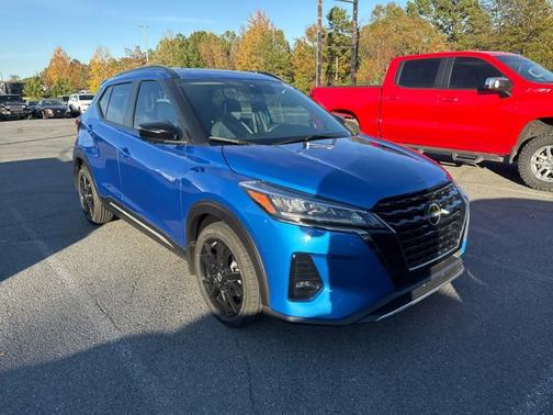 2022 Nissan Kicks SR