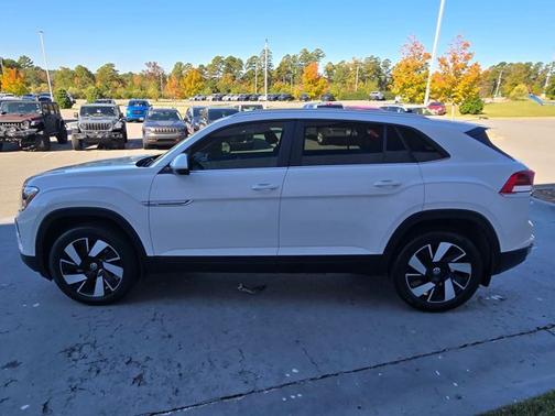 2024 Volkswagen Atlas Cross Sport 2.0T SE w/Technology