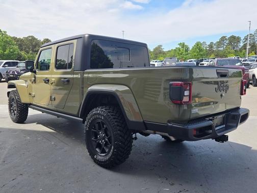 41 2025 Jeep Gladiator Willys