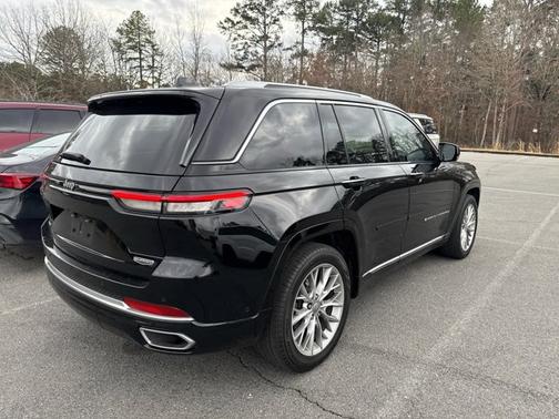 2022 Jeep Grand Cherokee Summit