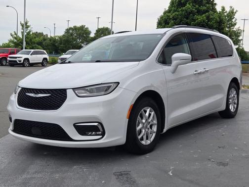 Bright White Clearcoat 2022 Chrysler Pacifica Touring L