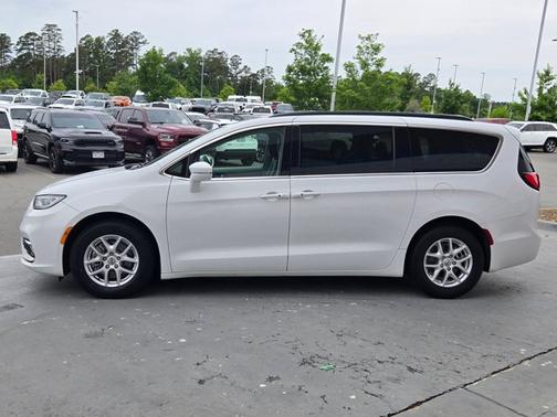 Bright White Clearcoat 2022 Chrysler Pacifica Touring L
