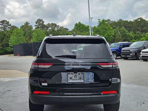 Diamond Black Crystal Pearlcoat 2024 Jeep Grand Cherokee Altitude X