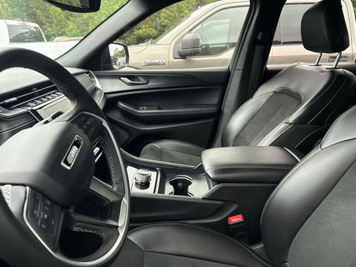 Diamond Black Crystal Pearlcoat 2024 Jeep Grand Cherokee Altitude X