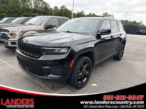 Diamond Black Crystal Pearlcoat 2024 Jeep Grand Cherokee Altitude X