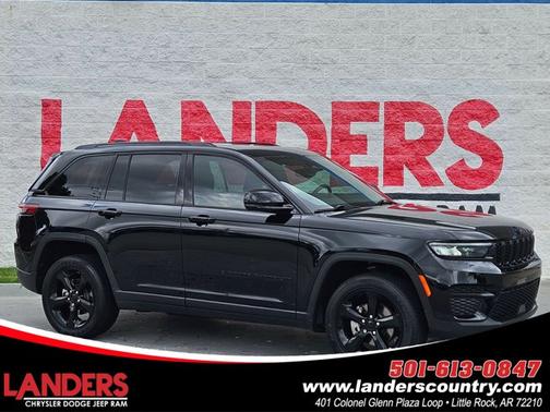 Diamond Black Crystal Pearlcoat 2024 Jeep Grand Cherokee Altitude X