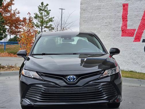 2020 Toyota Camry Hybrid LE