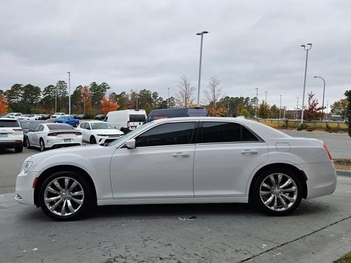 2017 Chrysler 300 Limited