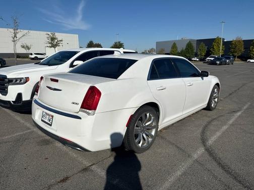 2017 Chrysler 300 Limited
