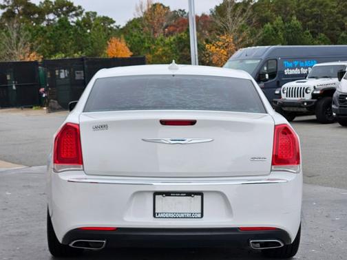 2017 Chrysler 300 Limited