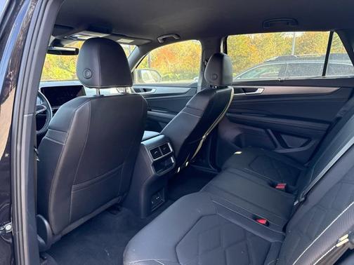 2025 Volkswagen Atlas Cross Sport 2.0T SE w/Technology