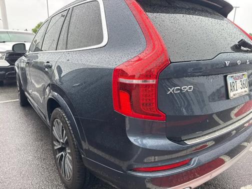 Denim Blue Metallic 2021 Volvo XC90 Momentum