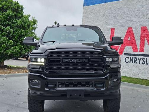 Diamond Black Crystal Pearlcoat 2021 RAM 2500 Limited