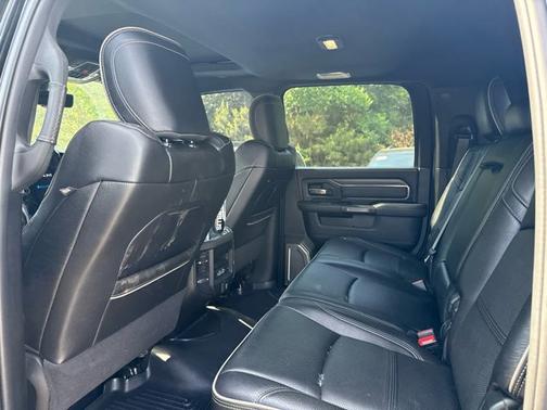 Diamond Black Crystal Pearlcoat 2021 RAM 2500 Limited