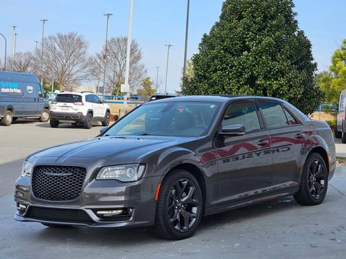 2023 Chrysler 300 Touring L
