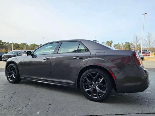 2023 Chrysler 300 Touring L