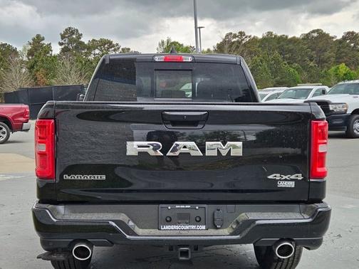 Diamond Black Crystal Pearlcoat 2026 RAM 1500 Laramie