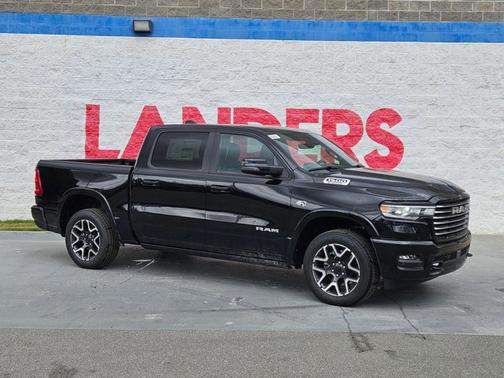 Diamond Black Crystal Pearlcoat 2026 RAM 1500 Laramie