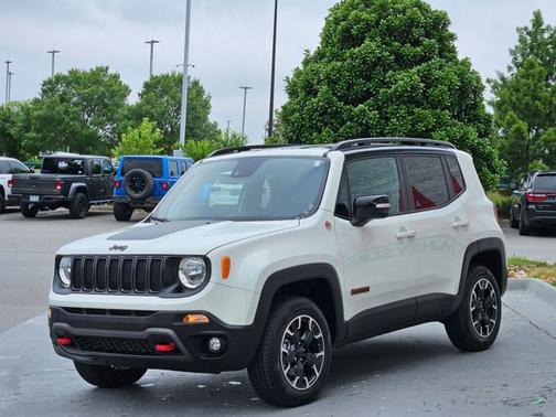 Alpine White Clearcoat 2023 Jeep Renegade Trailhawk