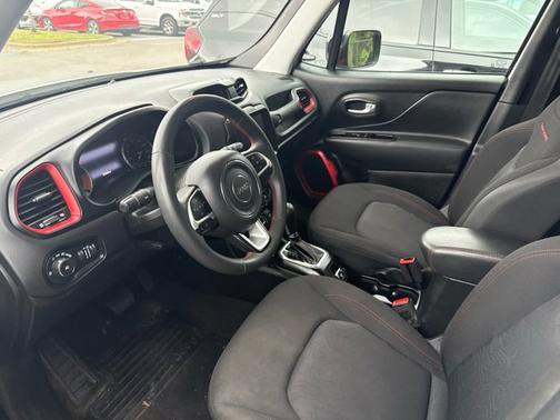 Alpine White Clearcoat 2023 Jeep Renegade Trailhawk