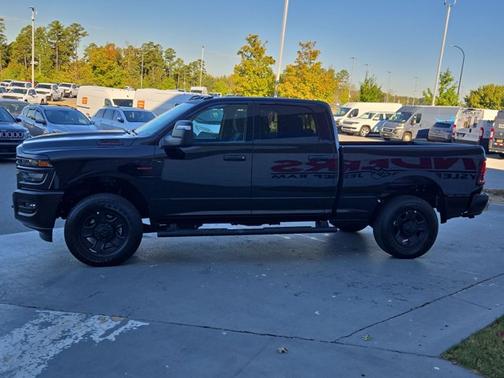 Diamond Black Crystal Pearlcoat 2026 RAM 2500 Tradesman