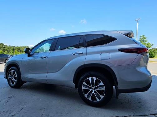 2024 Toyota Highlander XLE