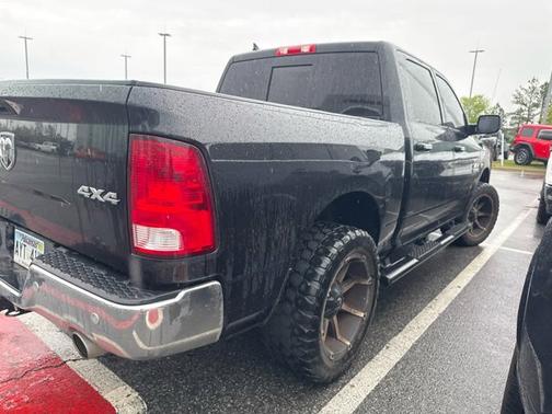 Brilliant Black Crystal Pearlcoat 2017 RAM 1500 Lone Star