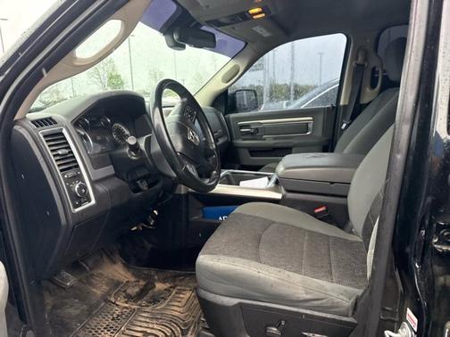 Brilliant Black Crystal Pearlcoat 2017 RAM 1500 Lone Star