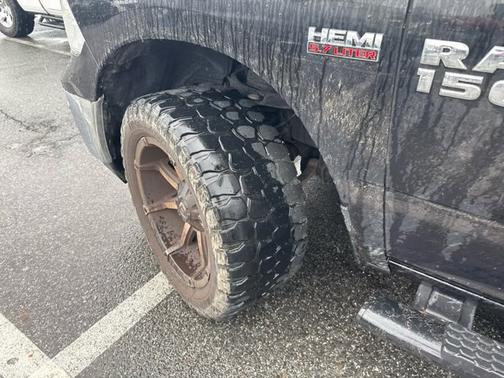 Brilliant Black Crystal Pearlcoat 2017 RAM 1500 Lone Star