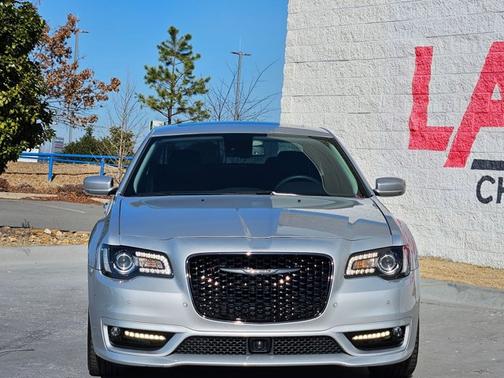 2023 Chrysler 300 Touring L