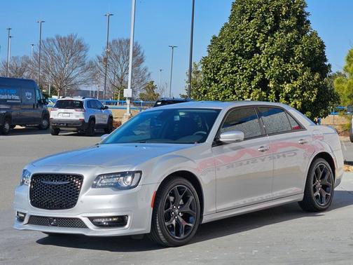 2023 Chrysler 300 Touring L