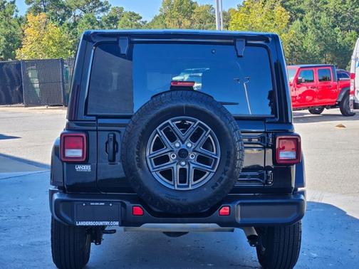 2022 Jeep Wrangler Unlimited Sahara Altitude