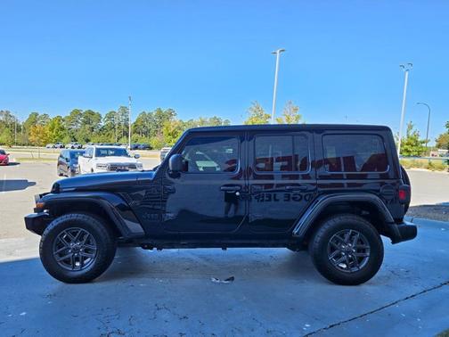 2022 Jeep Wrangler Unlimited Sahara Altitude