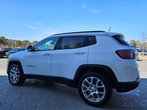 2023 Jeep Compass Latitude Lux