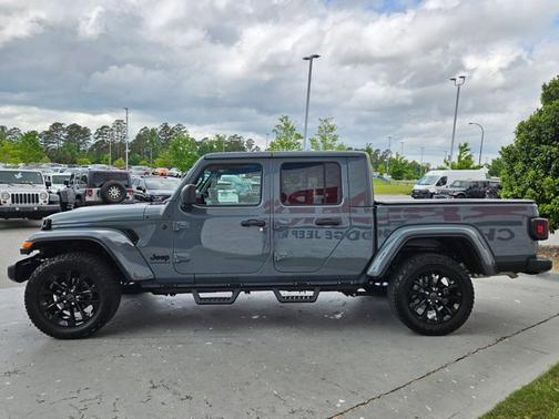 Anvil Clearcoat 2025 Jeep Gladiator Nighthawk