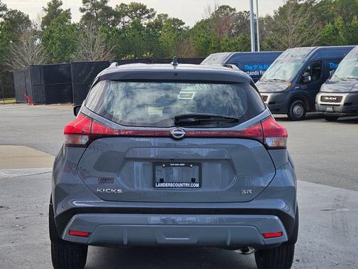 2023 Nissan Kicks SR