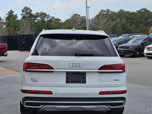 2022 Audi Q7 Premium Plus