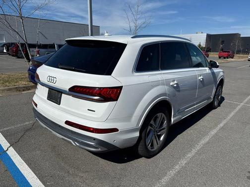 2022 Audi Q7 Premium Plus