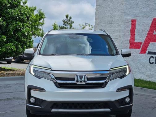 Platinum White Pearl 2021 Honda Pilot Touring 7-Passenger